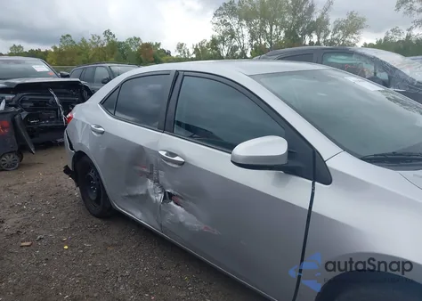 2015 Toyota Corolla Le z USA, uszkodzony, nr VIN 2T1BURHE9FC321390